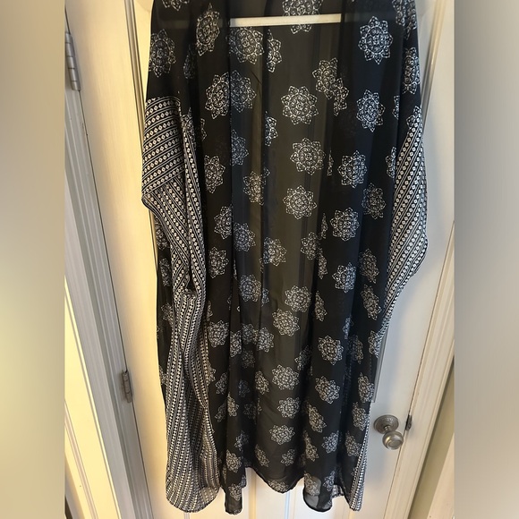 Lane Bryant sheer patterned short sleeve kimono - Picture 2 of 7